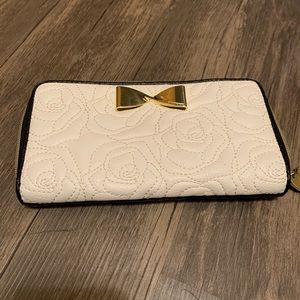 Cream & Black Betsy Johnson Wallet